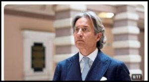 Read more about the article Karl-Heinz Grasser: Vom politischen Shootingstar zum Symbol für Justiz und Wandel