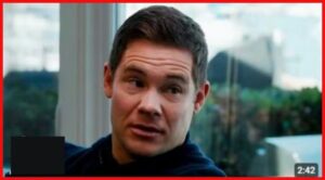 Read more about the article Adam Devine: Wie ein Beinahe-Tragödie zur Triumphgeschichte wurde