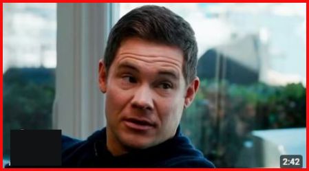 Read more about the article Adam Devine: Wie ein Beinahe-Tragödie zur Triumphgeschichte wurde