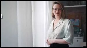 Read more about the article Nina Gummich: Die schauspielerische Verwandlungskünstlerin, die Deutschland bereichert