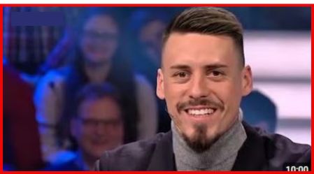 Read more about the article Sandro Wagner: Vom Sturmtank zum Taktik-Visionär – Warum er Deutschlands nächster Top-Trainer wird